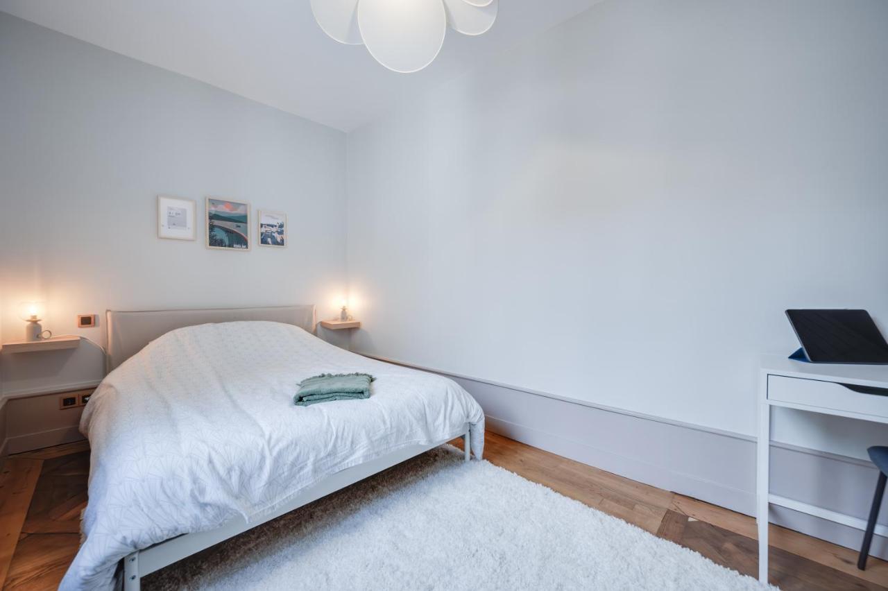 Grand Appartement 8 Personnes Terrasse Privative Hyper Centre Calme Lons-le-Saunier Kültér fotó